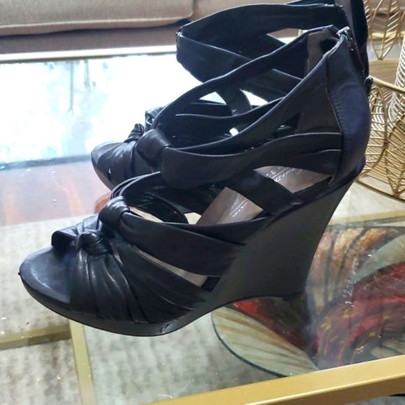 Kenneth Cole Why Knot Black leather wedge heel open toes covered back 6.… - Picture 9 of 9